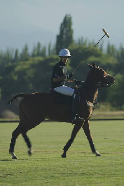 Aarón Díaz, que viene entrenándose para jugar al polo, participó de
un partido.