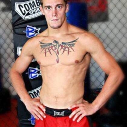 Aaron Ely, exluchador de MMA, se unió al ICE