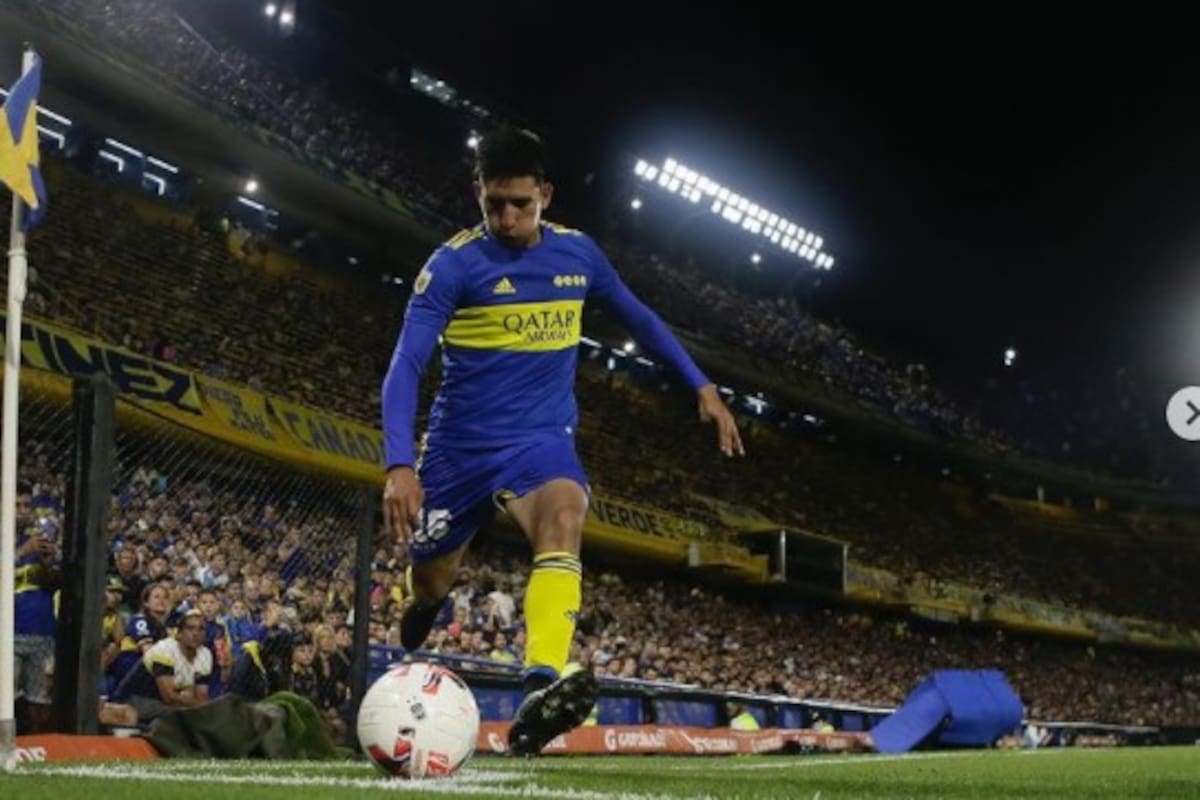 Aaron Molinas tuvo la chance de ser titular ante Independiente; Battaglia busca jugar con enganche, pero ahora el juvenil tiene competencia con la llegada de Oscar Romero