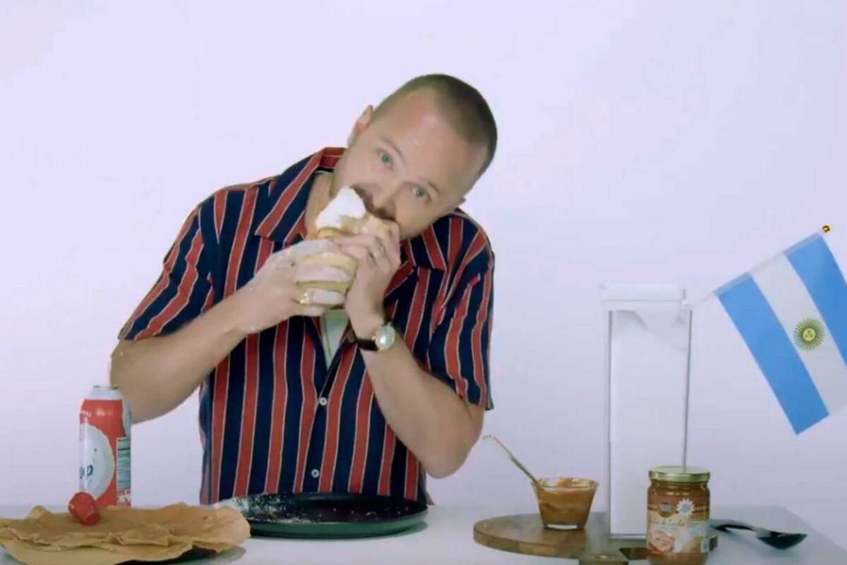 Aaron Paul conquista al público argentino una vez más, esta vez comiendo dulce de leche como forma de palpitar El camino, la película de Breaking Bad que llega el viernes a Netflix