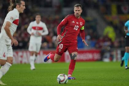 Aaron Ramsey sigue buscando a Halo, su beagle perdido, en México