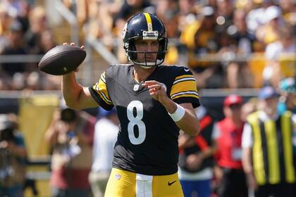 Aaron Rodgers odia su nuevo casco de la NFL, pero se adapta a los cambios con los Steelers