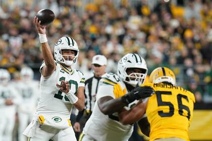 Aaron Rodgers y los Steelers caen en la reunión del QB con Green Bay; Love lidera victoria 35-25