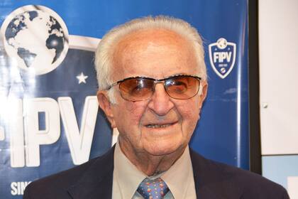 Aarón Sehter fue condecorado en 2017 por la Federación Internacional de Pelota Vasca como uno de los más grande pelotaris de la historia. Campeón mundial en varias modalidades entre 1952 y 1982, fue el "Di Stefano" de su deporte.