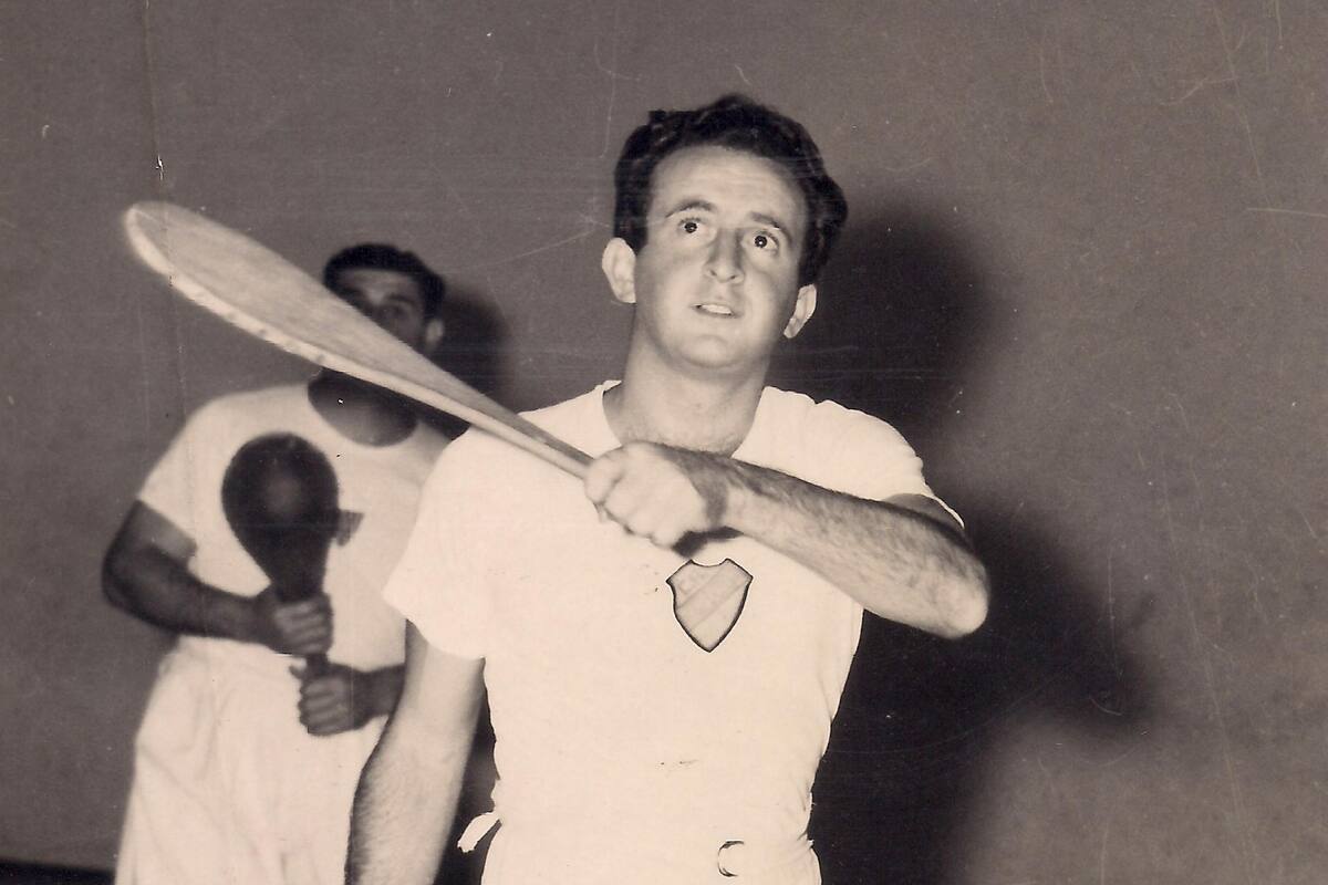 Aarón Sehter en una foto de finales de los 50, jugando para Temperley.