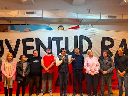 Abad, en el centro, en el festejo radical en Mar del Plata