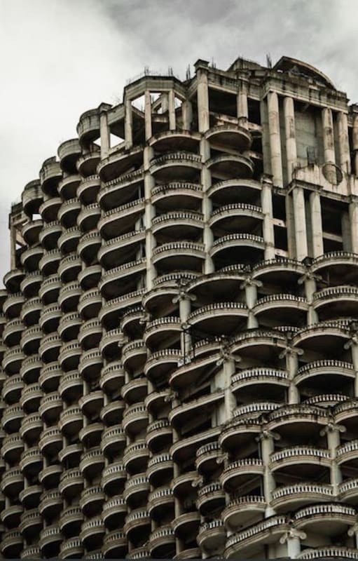 Abandonado. Así quedó el lujoso edificio en Bangkok que iba a contar con 50 pisos y 600 departamentos en pleno centro de la ciudad.