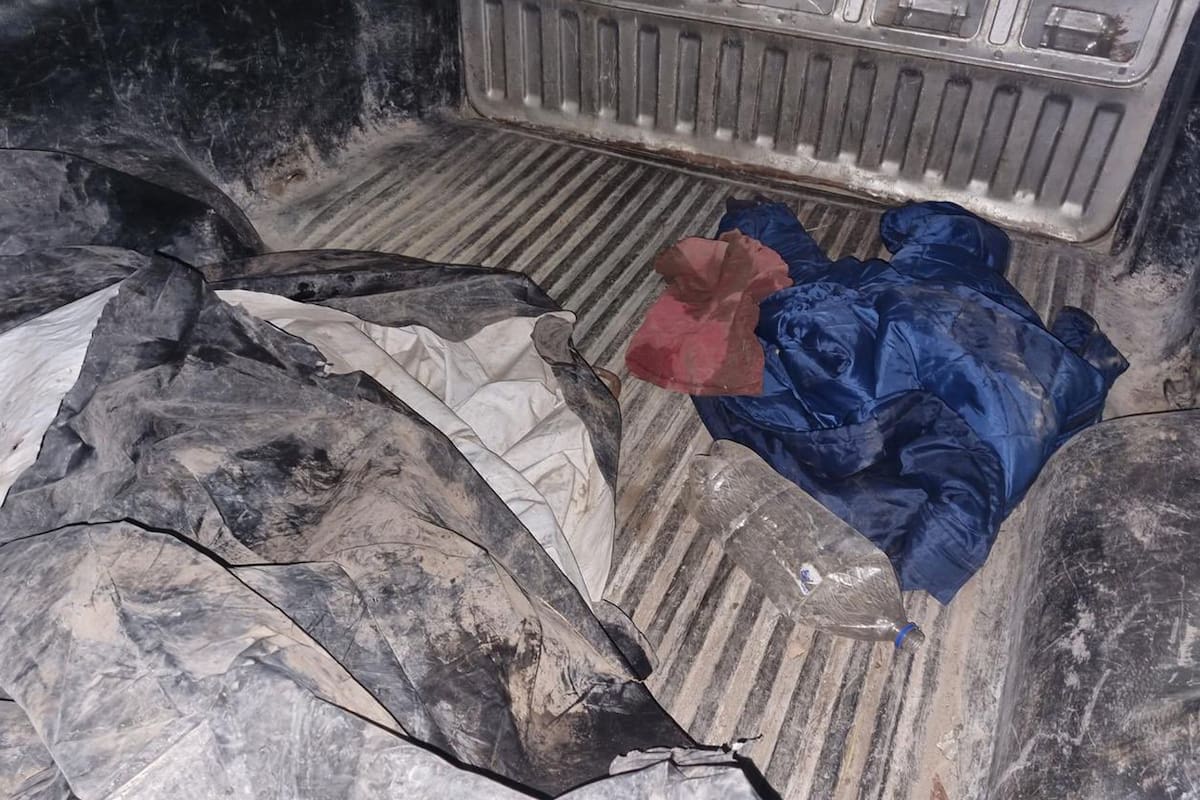 Abandonaron en el hospital de Bahía Blanca a cuatro hombres muertos dentro de una camioneta. Gentileza Brújula 24