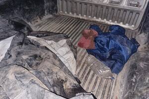 Abandonaron en el hospital de Bahía Blanca a cuatro hombres muertos dentro de una camioneta. Gentileza Brújula 24