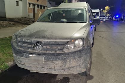 Abandonaron en el hospital de Bahía Blanca a cuatro hombres muertos dentro de una camioneta. Gentileza Brújula 24