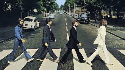 Les Beatles grabaron Come Together, tema que surgió después del slogan que le había escrito Lennon