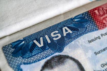 Abbott dijo que próximamente anunciará medidas derivadas de los datos sobre empleados con visas H-1B en escuelas y universidades de Texas
