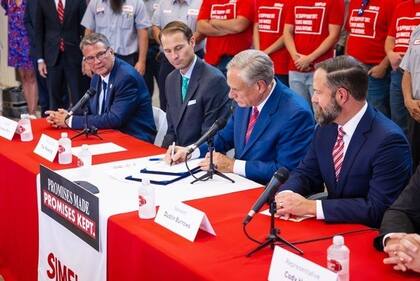 Abbott firmó un proyecto que destina recursos al financiamiento de infraestructura hídrica