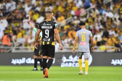 Abderrazak Hamdallah con la camiseta número 9 de Al Ittihad, club árabe al que llegó este año