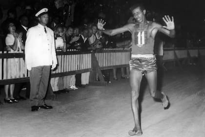 Abebe Bikila, el hombre que, descalzo, sorprendió a Roma y al mundo en los Juegos Olímpicos de 1960