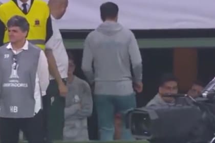 Abel Ferreira, entrenador de Palmeiras, se va al vestuario antes de la definición por penales ante Boca
