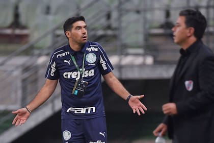 Abel Ferreira y Marcelo Gallardo, durante la semifinal entre Palmeiras y River
