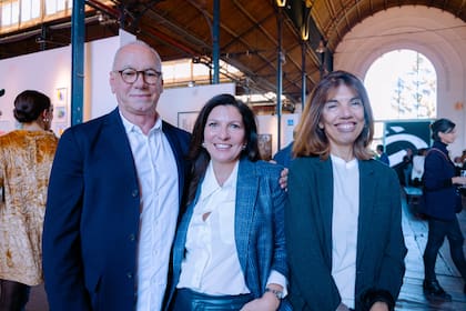 Abel Guaglianone, Larisa Andreani y Claudia Akian.