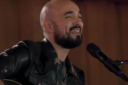 Abel Pintos, el primer artista en cantar la iniciativa Codo a Codo