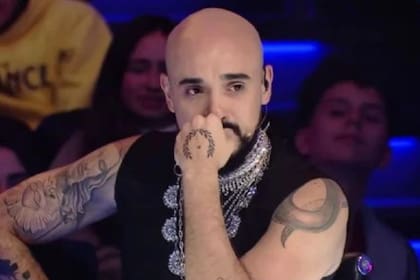 Abel Pintos hizo una peculiar elección de vestuario para los cuartos de final de Got Talent Argentina y desató una catarata de memes en X