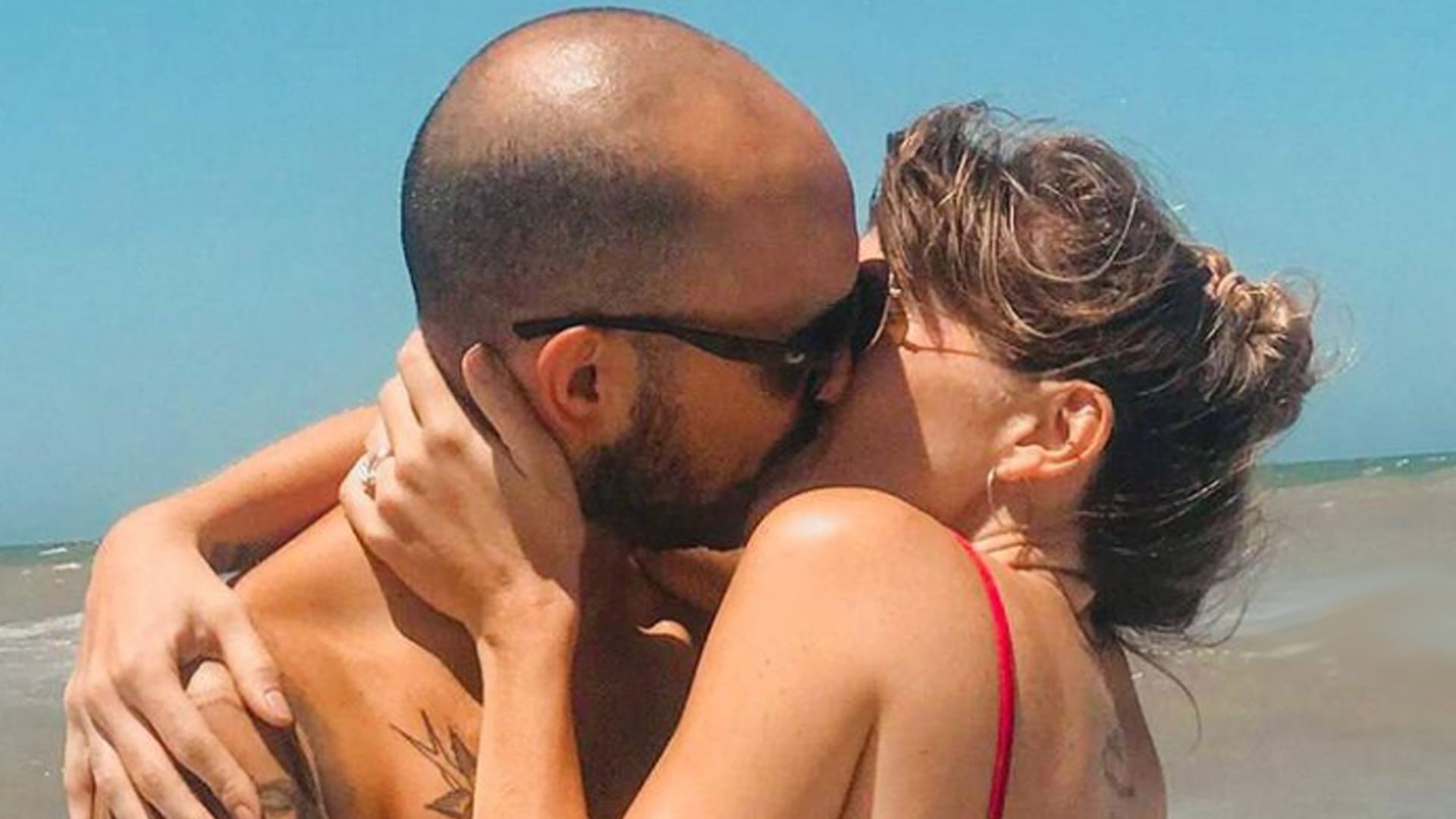 Abel Pintos junto a su amada, Mona Calabrese, cuando ya no dudaba en compartir fotos junto a ella en sus redes sociales