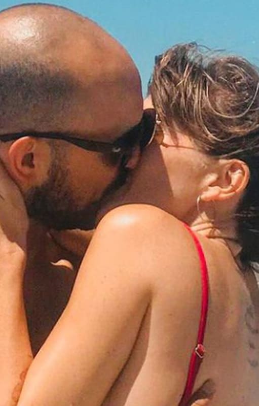 Abel Pintos junto a su amada, Mona Calabrese, cuando ya no dudaba en compartir fotos junto a ella en sus redes sociales