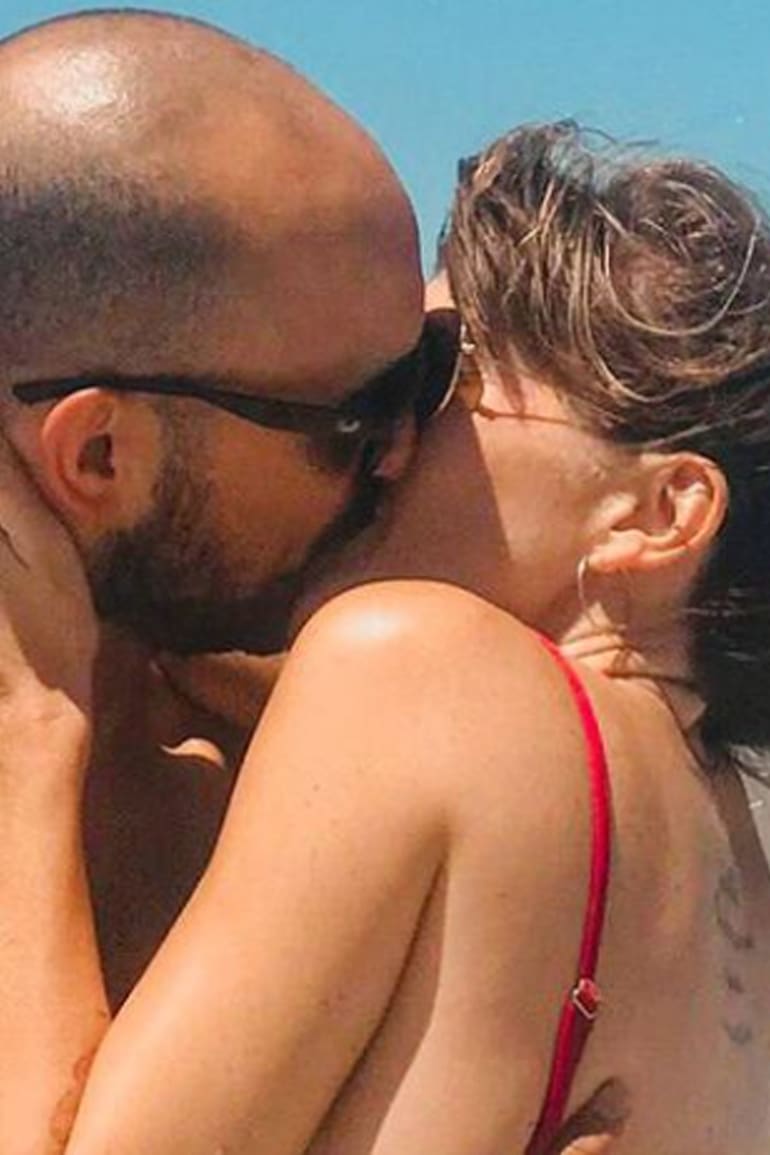 Abel Pintos junto a su amada, Mona Calabrese, cuando ya no dudaba en compartir fotos junto a ella en sus redes sociales