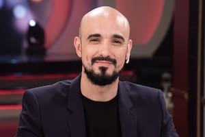 Abel Pintos subió una foto leyendo pero un detalle despertó el enojo de sus fanáticos: “Estás dando un mal ejemplo”