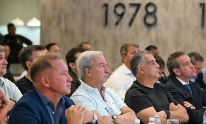Abel Poza, de Huracán; Fabián Berlanga, de Vélez; Carlos Montaña, de Independiente, e Ignacio Villarroel, de River, durante la reunión del comité ejecutivo de la Liga Profesional, en Puerto Madero.