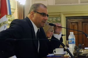 Abello, durante su mandato como diputado provincial; hoy es chofer de Uber