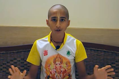 Abhigya Anand en uno de los videos donde explica la importancia de logar la inmunidad