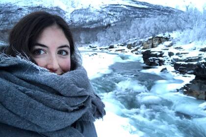 Victoria Trapé en un paisaje blanco y con pocas horas de luz