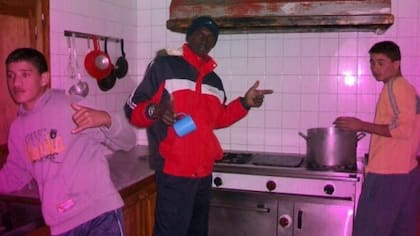 Aboudacar Drame tiene siete hermanos repartidos por África. Él es el único en Europa y le gustaría volver a su país en un futuro