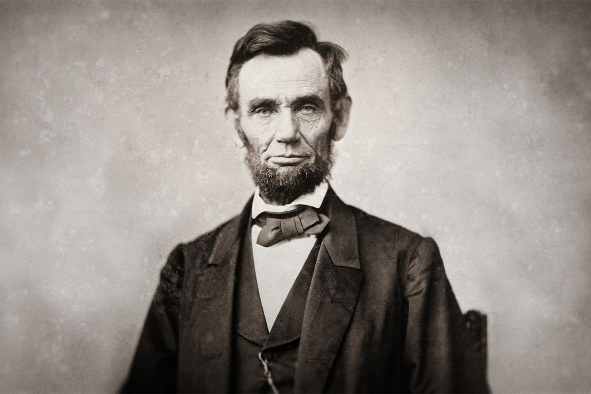 Abraham Lincoln: “Asegúrate de colocar tus pies en el lugar adecuado, y mantente firme”