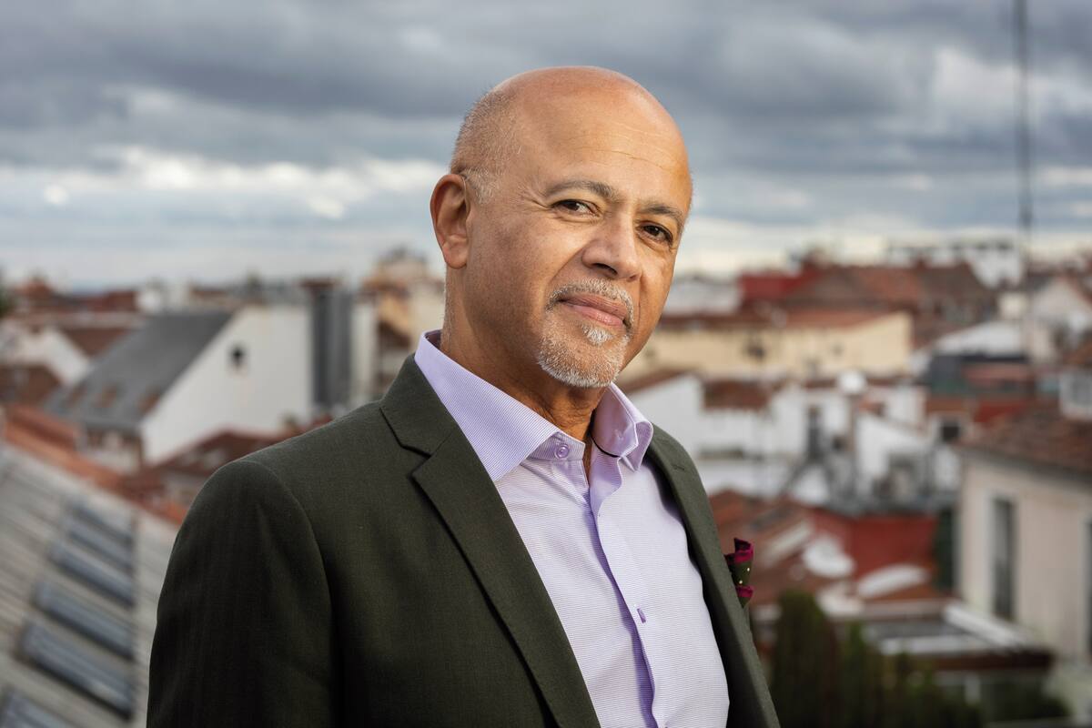 Abraham Verghese; reconocido científico y novelista etíope/estadounidense