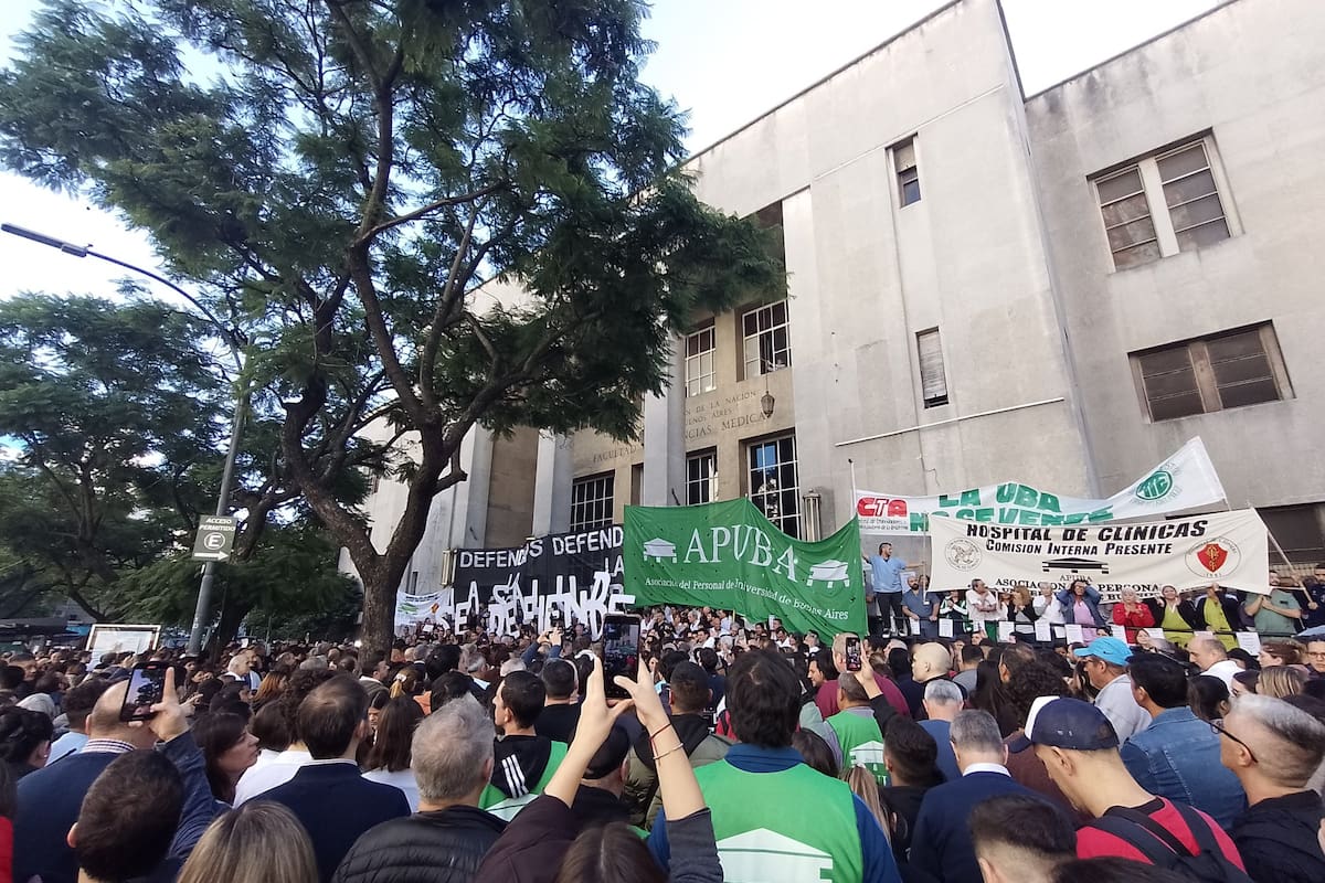 ABRAZO AL HOSPITAL DE CLÍNICAS