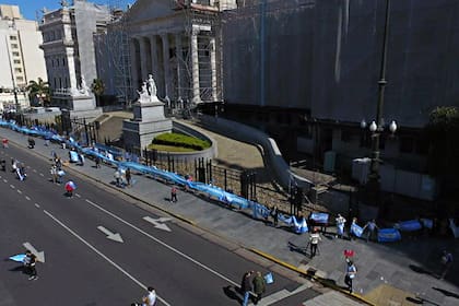Abrazo simbólico al Congreso contra la reforma judicial