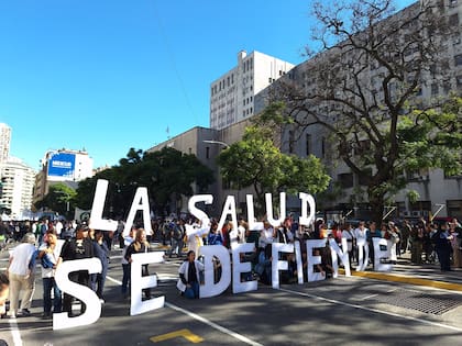 Abrazo simbólico al Hospital de Clínicas