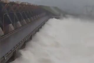 Abrieron las compuertas de las represas de Itaipú y Yacyretá y cierran las visitas por la crecida del Paraná