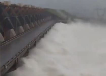 Abren las compuertas de Itaipú y Yacyretá debido a las fuertes lluvias