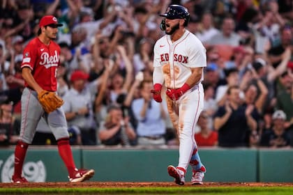 Abreu batea grand slam y jonrón de campo en la victoria de Medias Rojas por 13-6 sobre Rojos