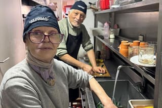 Un plato tradicional los salvó en su peor momento: hoy tienen tres restaurantes y emplean a adultos mayores