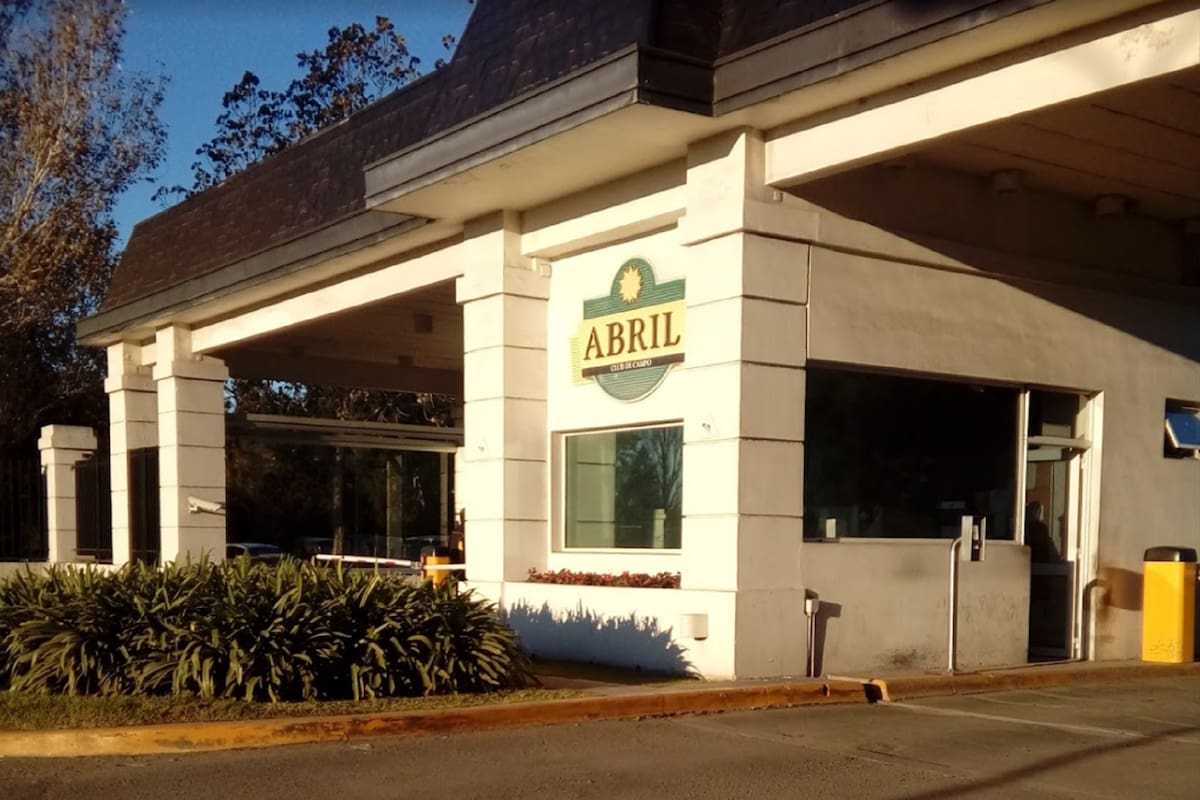 Abril Club de Campo, en la localidad de Hudson, partido de Berazategui
