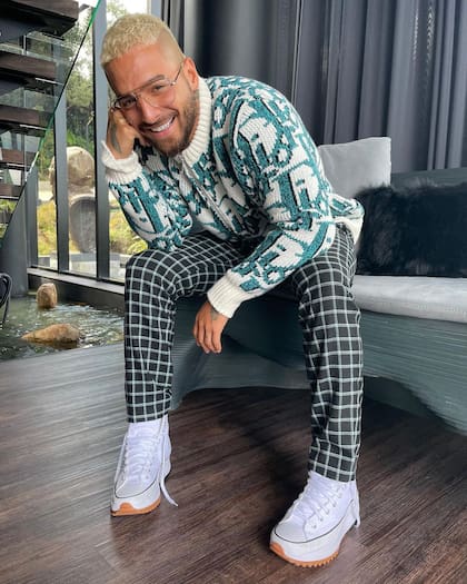 Abril. El colombiano renovó su look y eligió el rubio, con un corte más afilado a los lados