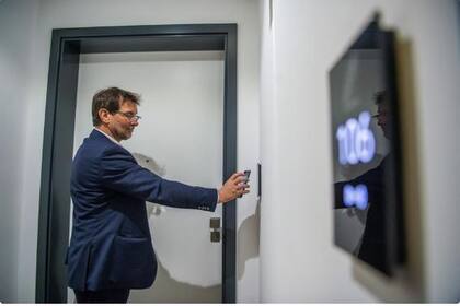 Abrir la puerta de la habitación con una app desde el celular