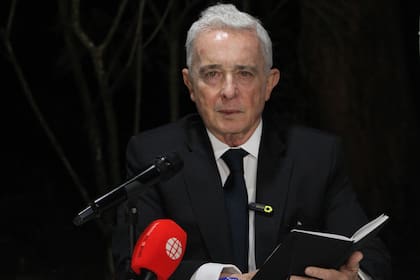 Absuelto expresidente Álvaro Uribe impulsa a la derecha en plena campaña electoral en Colombia