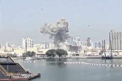 Abu Dabi, Qatar y Bahréin: explosiones en zonas con bases militares de Estados Unidos (Photo by various sources / AFP)