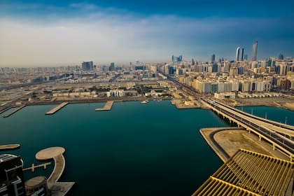 Abu Dhabi, la modernidad y el lujo se mezclan con costumbres milenarias