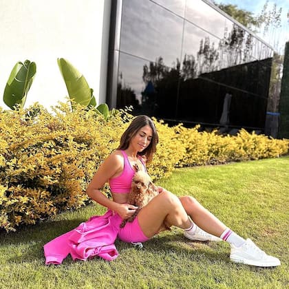 Abú, el caniche toy de los Messi se sumó a la sesión de fotos de Antonela