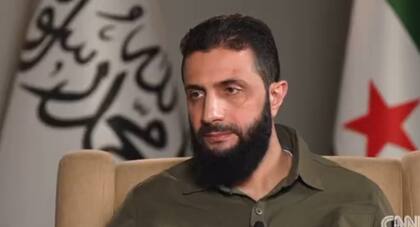 Abu Mohammad al-Jolani, el líder militante del principal grupo que impulsa la oposición armada de Siria, en una entrevista en CNN.
